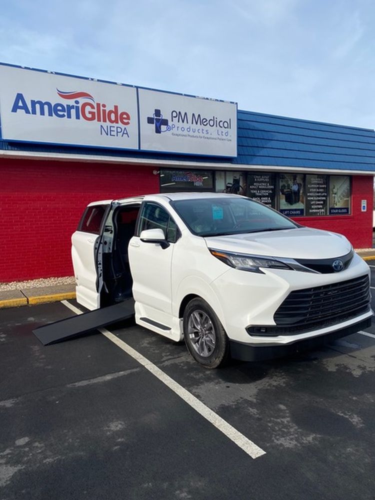 2023 Toyota Sienna LE AWD with Northstar Access360 Conversion
